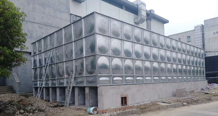 為什么鍍鋅水箱會(huì)取代鋼筋混凝土水箱呢？